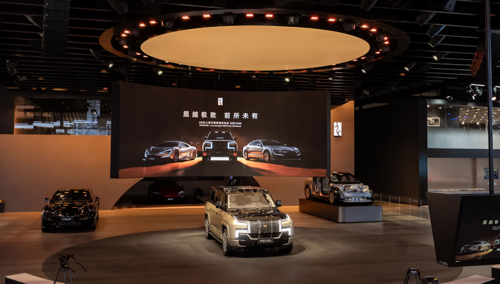仰望全系亮相上海车展 新车型全尺寸行政豪华SUV仰望U8L发布348.png