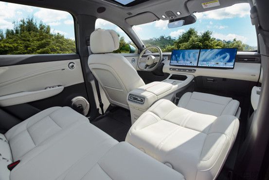 【区域上市新闻稿】燃动多城 潮趣共鉴！红旗HS6 PHEV区域上市活动盛大开启_