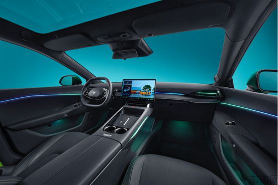 【预售新闻稿】年轻人的第一台轿跑可以更新了，极狐全新阿尔法S5预售补贴价11.2