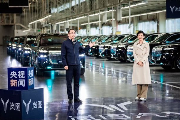 【新闻稿】全新一代896线激光雷达旗舰SUV！岚图泰山Ultra启动交付，黑武士