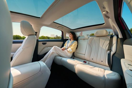 1_【新闻稿】换个角度大有胜算，大空间越级纯电家轿极狐S3正式开启预售6.48万