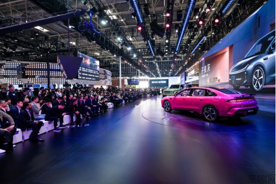 1_【新闻稿】换个角度大有胜算，大空间越级纯电家轿极狐S3正式开启预售6.48万