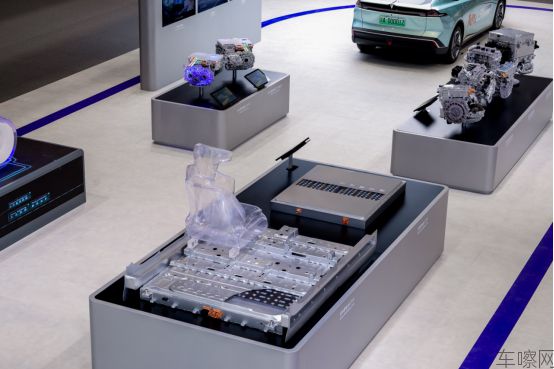 【新闻稿】0424北京车展深蓝汽车迎四周年上新季，深蓝汽车L06系列新品上市27