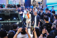 锁定高端旗舰赛道，靳玉志助阵岚图泰山再破局