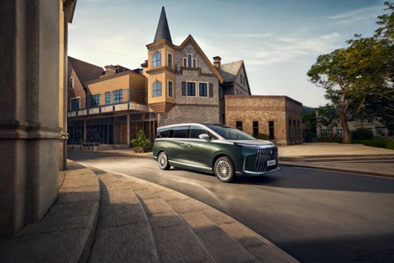 0428【综合新闻稿】万物有道 自得从容！极狐问道V9预售补贴价21.99万起，