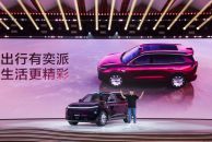 “华派黄金标准大六座”东风奕派M8首秀，家用SUV的理想选择