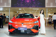 杨洋同款引爆打卡热潮，岚图追光S标配四激光雷达闪耀春城
