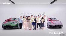 方程豹“S体验日”曾沛慈为方程S GT车主交车